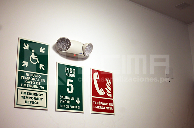 Señalización fotoluminiscente de seguridad en edificios peruanos
