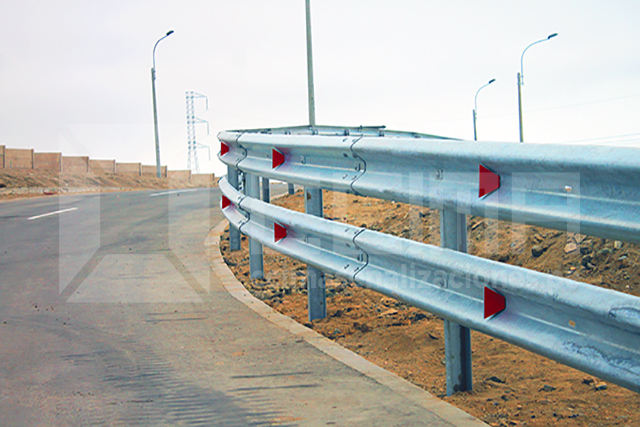 Por qué se usan las barreras de seguridad o guardavías en carreteras?