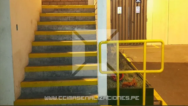 pintado de escaleras seguridad senalizacion