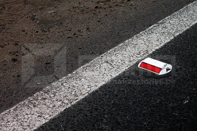 tacha vial en avenidas.