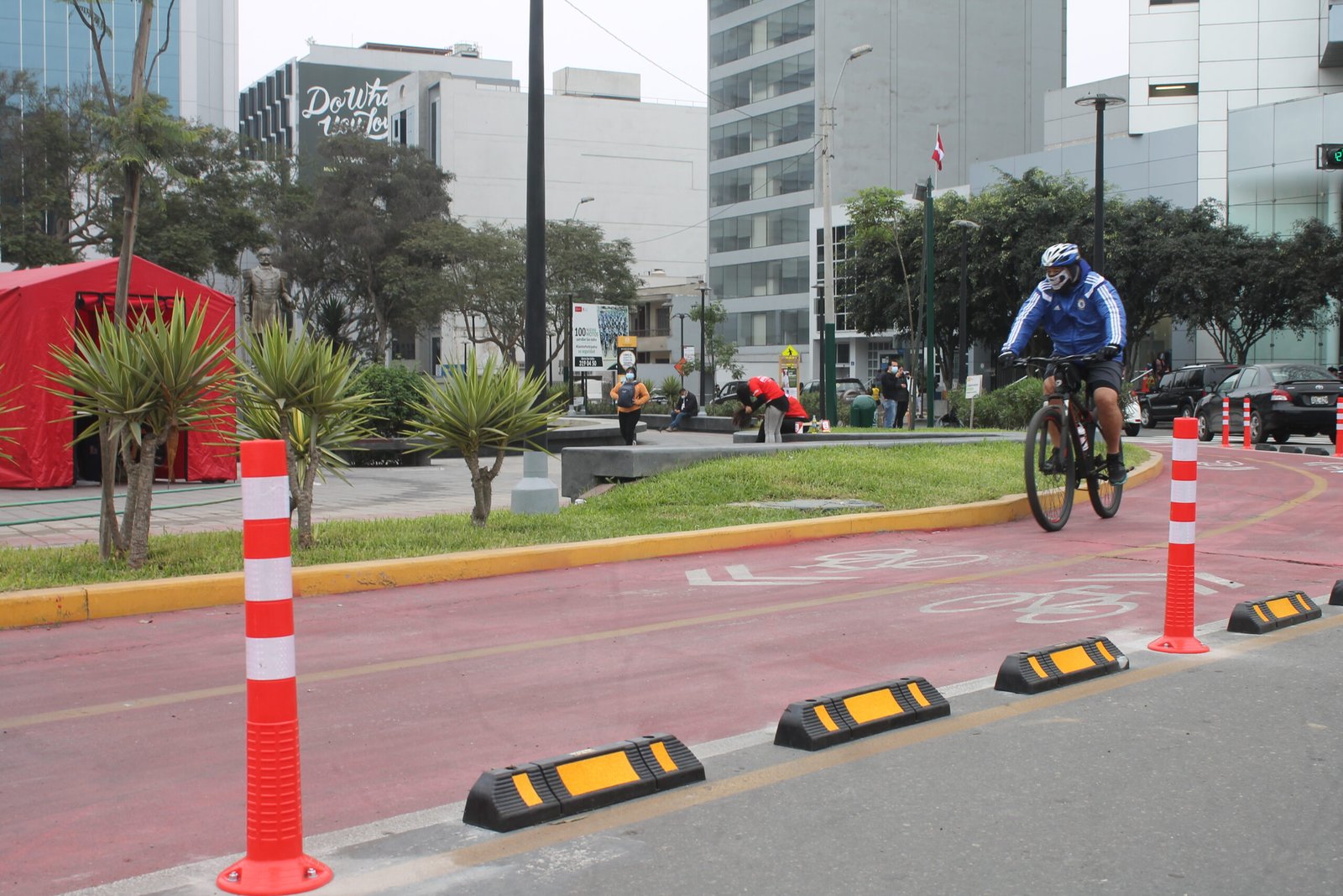 bolardos Ciclovias de San Isidro 2 scaled