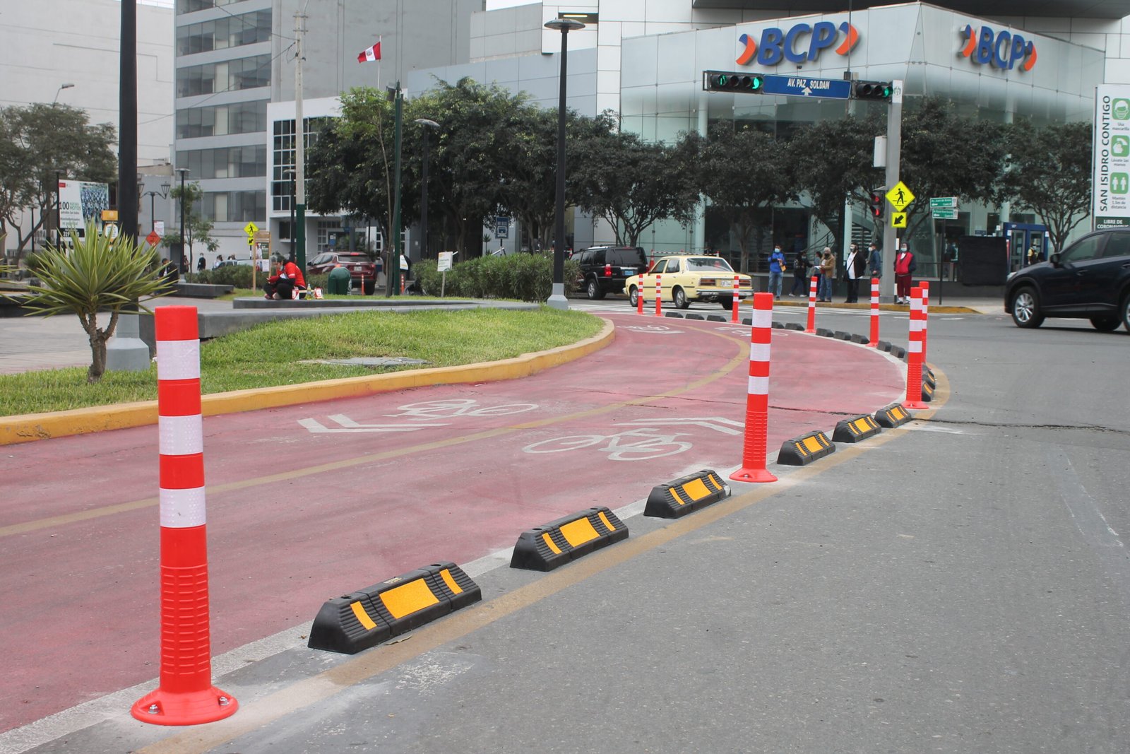 bolardos Ciclovias de San Isidro 3 scaled